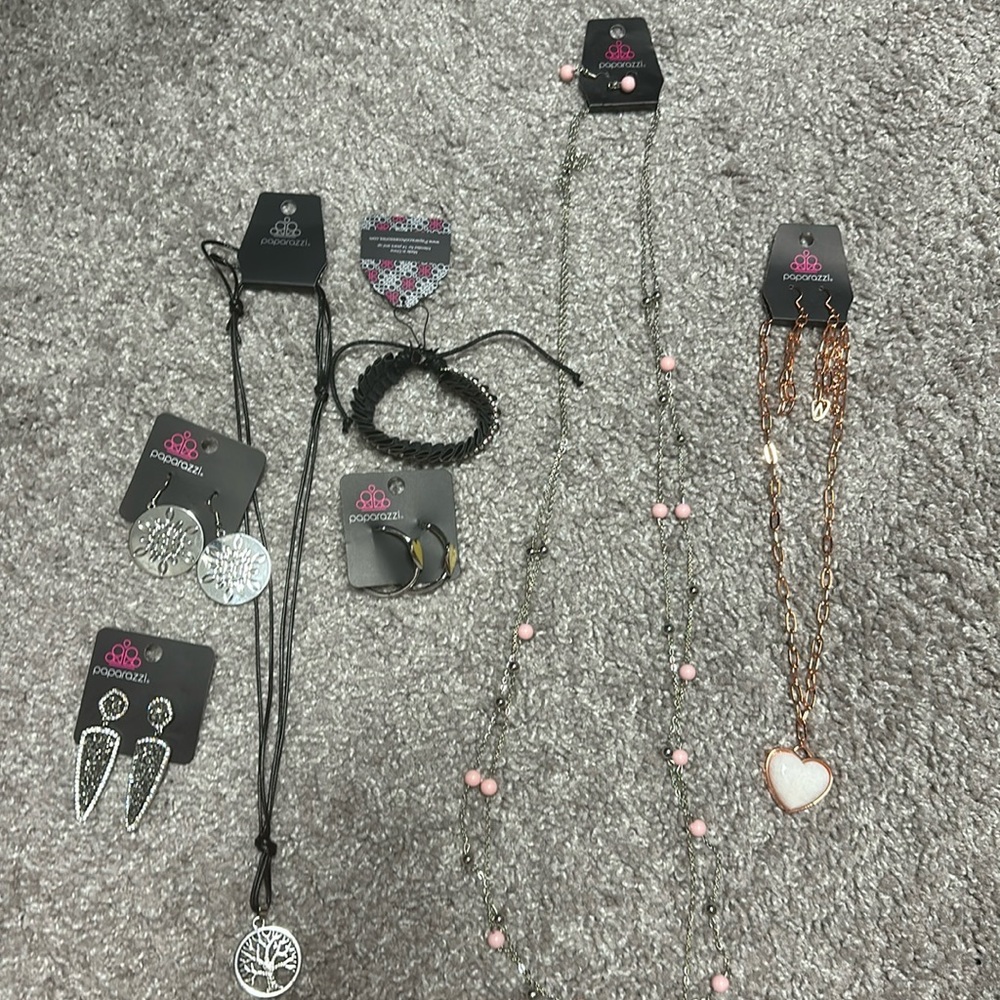 Lot of jewelry earrings bracelet and necklaces